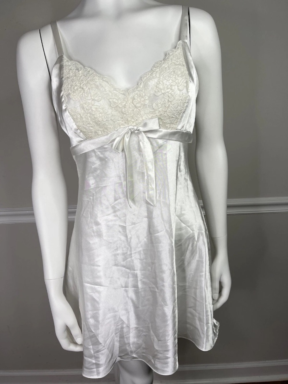 Vintage 90’s Jones New York Off White Lace Satin Chemise Slip 1X